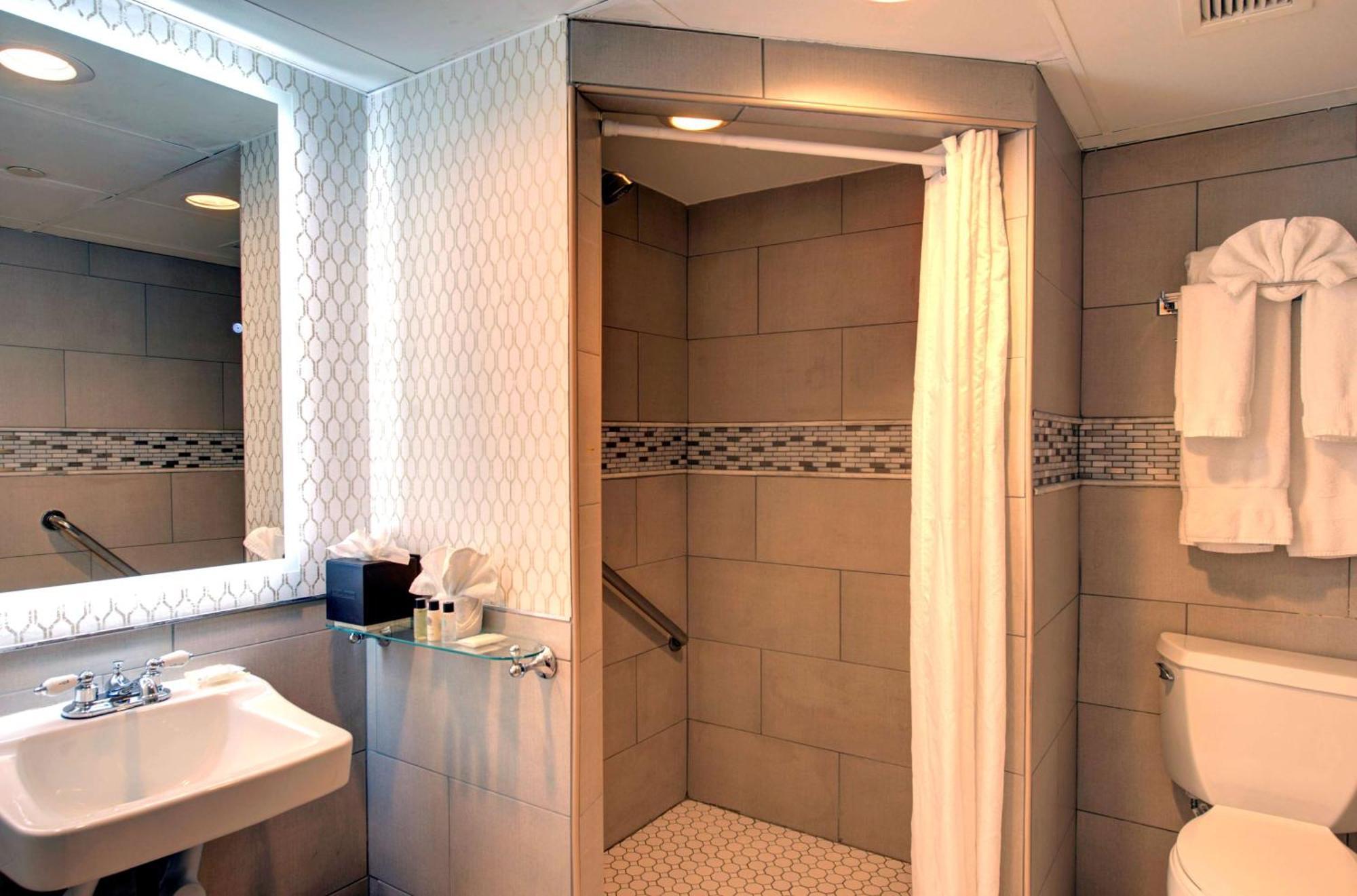 Hotel The Roslyn, Tapestry Collection By Hilton Esterno foto